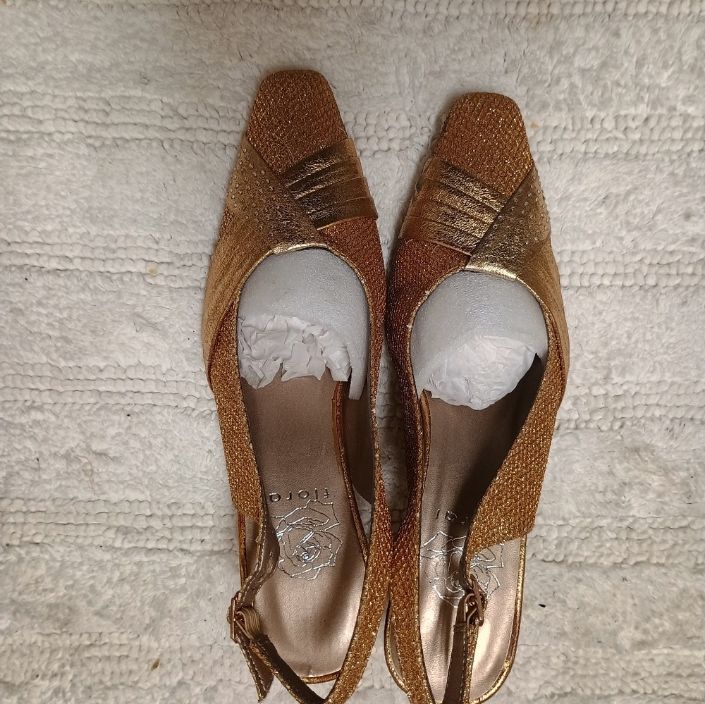 Chic Gold Slingback Heels